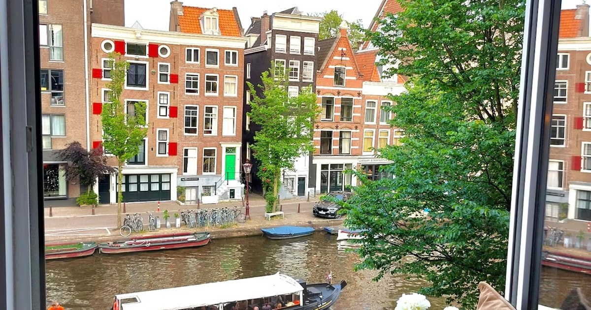 Airbnb vs. Hotel: Which Is Better for Your Amsterdam Stay?