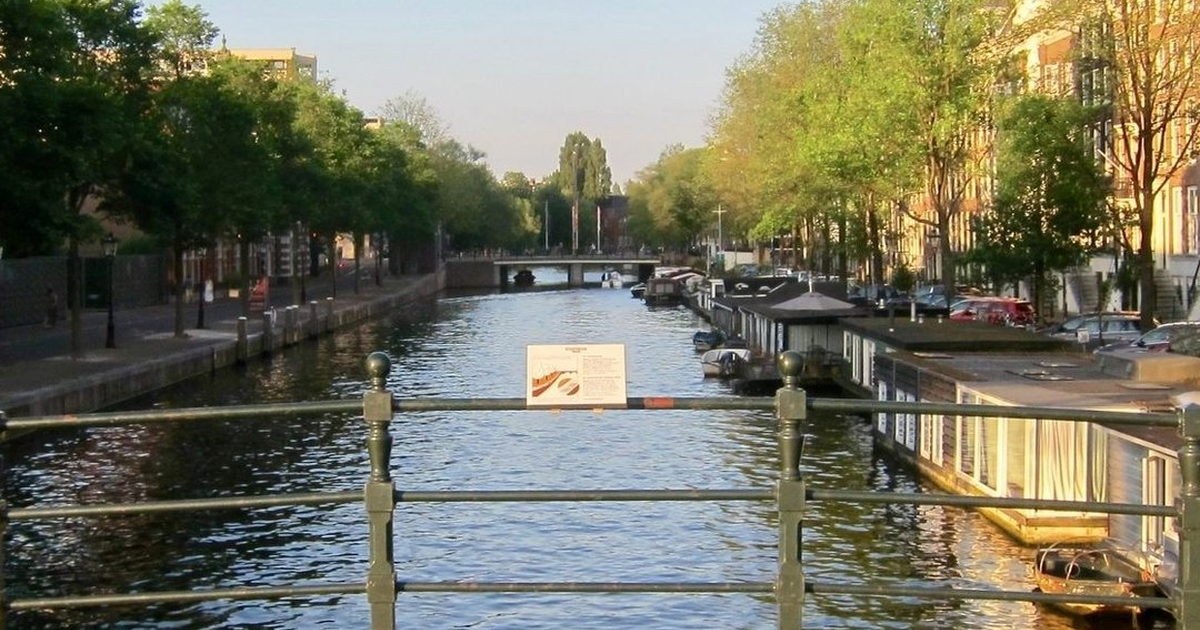 Discovering Amsterdam's De Schaduwkade: A Hidden Gem Along the Canals