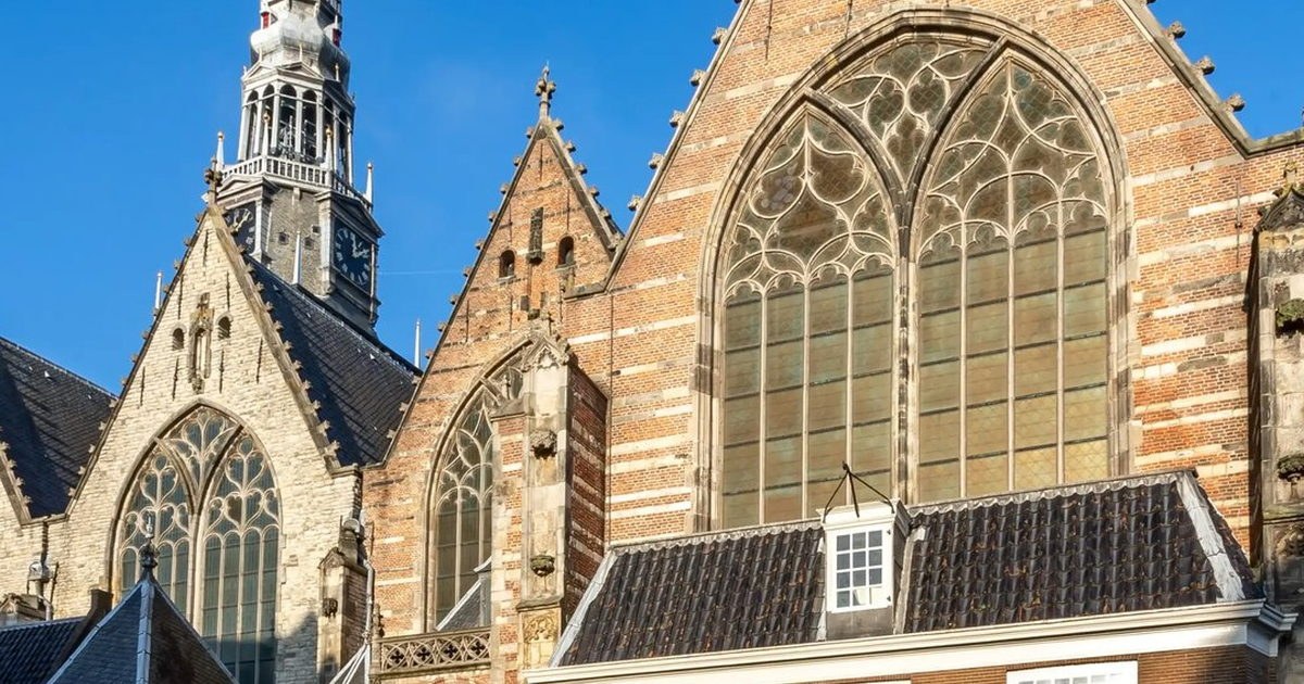 Etiquette in Amsterdam’s Churches: A First-Time Visitor’s Guide