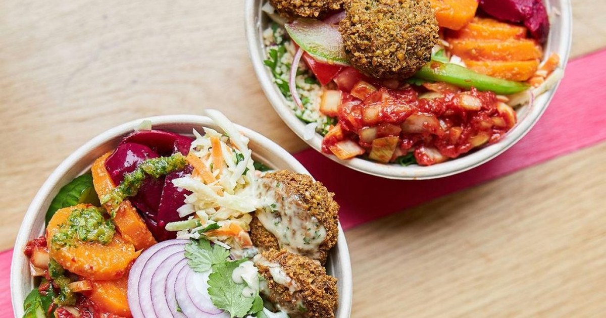 Falafel at Maoz: Amsterdam’s Best Quick Veggie Bite