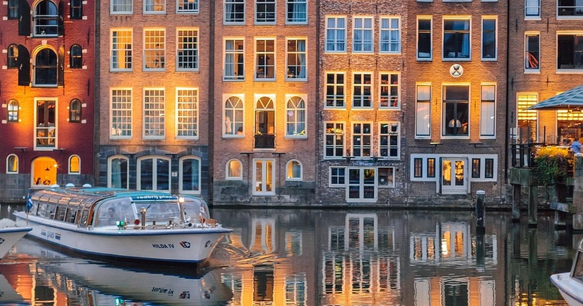 Market vs. Supermarket: Where to Shop for the Best Food Deals in Amsterdam