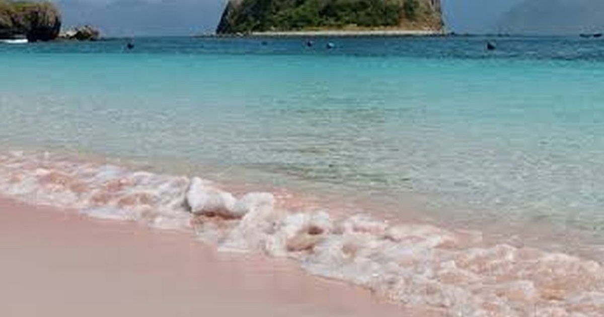 A Morning at Pink Beach, Lombok: Local Life & Tranquil Views